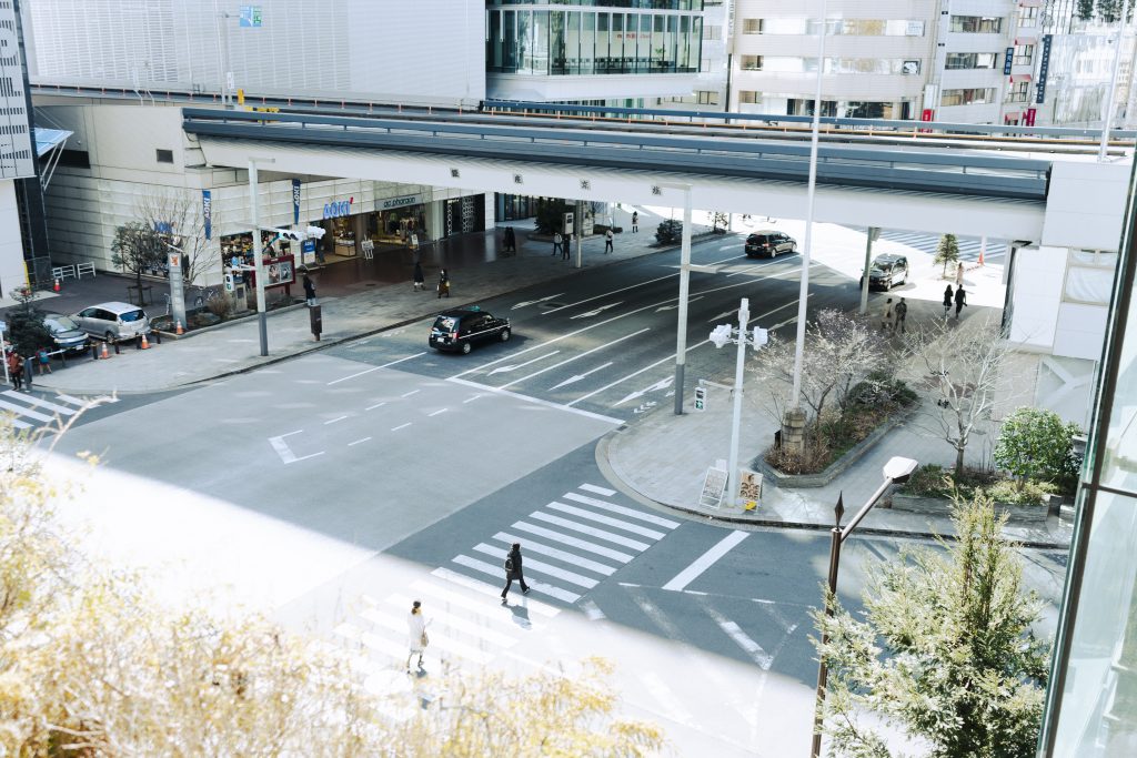 Photo：日賀野絵美　Location：京橋三丁目の交差点